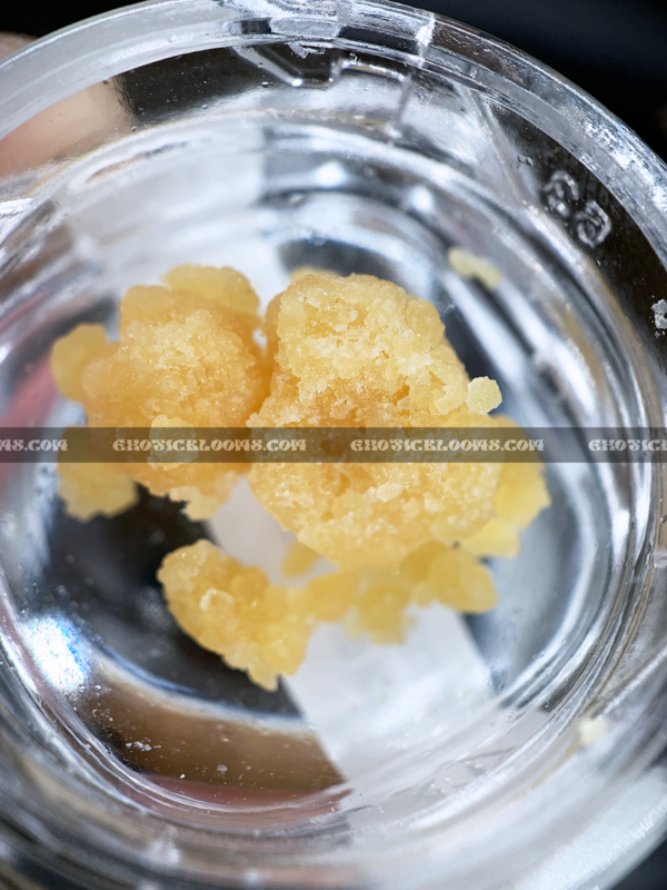 Close-up of Gluetopia cannabis crumble – high-quality hybrid extract for DC and Virginia weed delivery